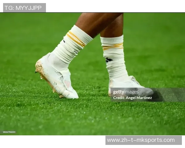 以世界足球球星经典配色展现绿茵激情与时尚潮流魅力